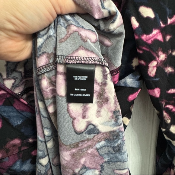 Torrid Women's Studio Knit Surplice Wrap Long Sleeve Top in Black Print - Size 2 - Picture 6 of 9